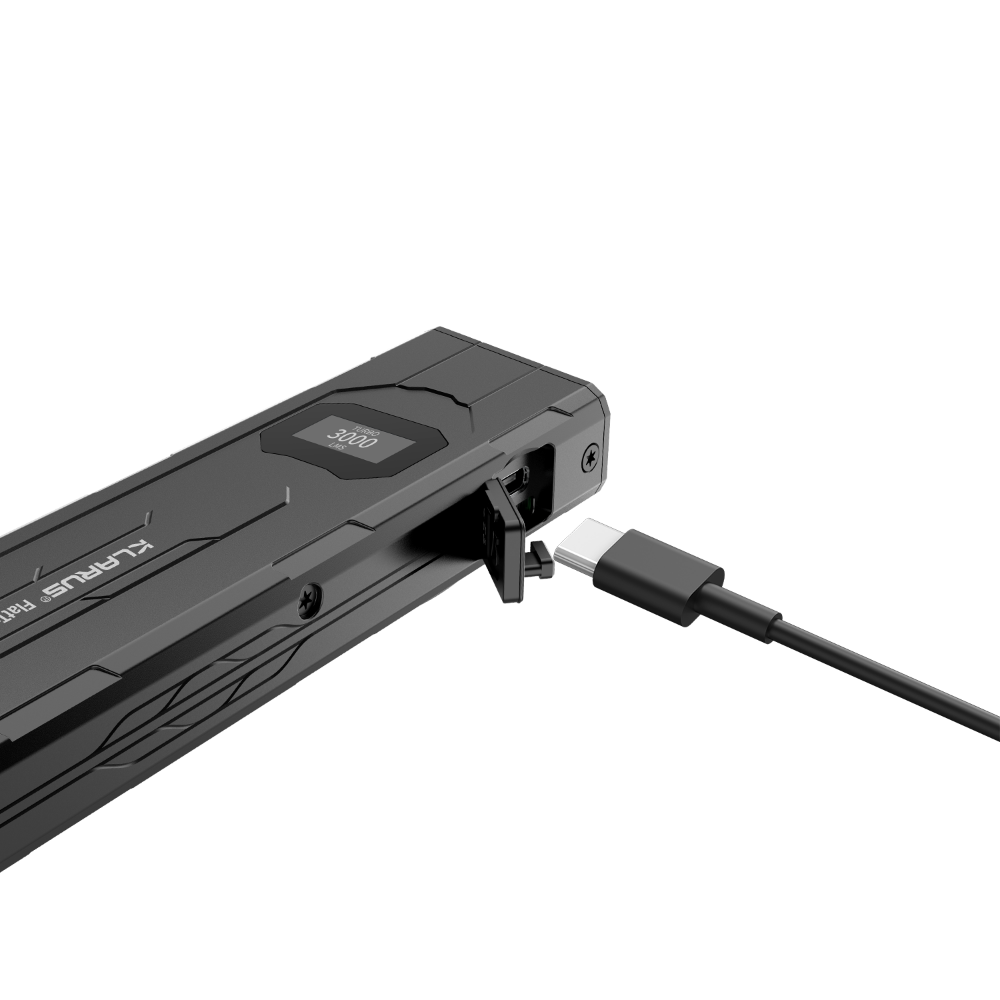 High-performance LED flashlight with a long runtime