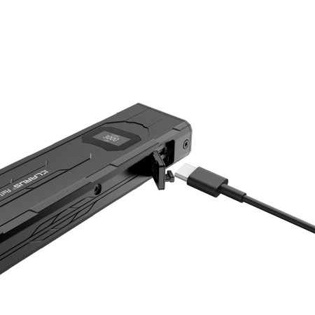 High-performance LED flashlight with a long runtime